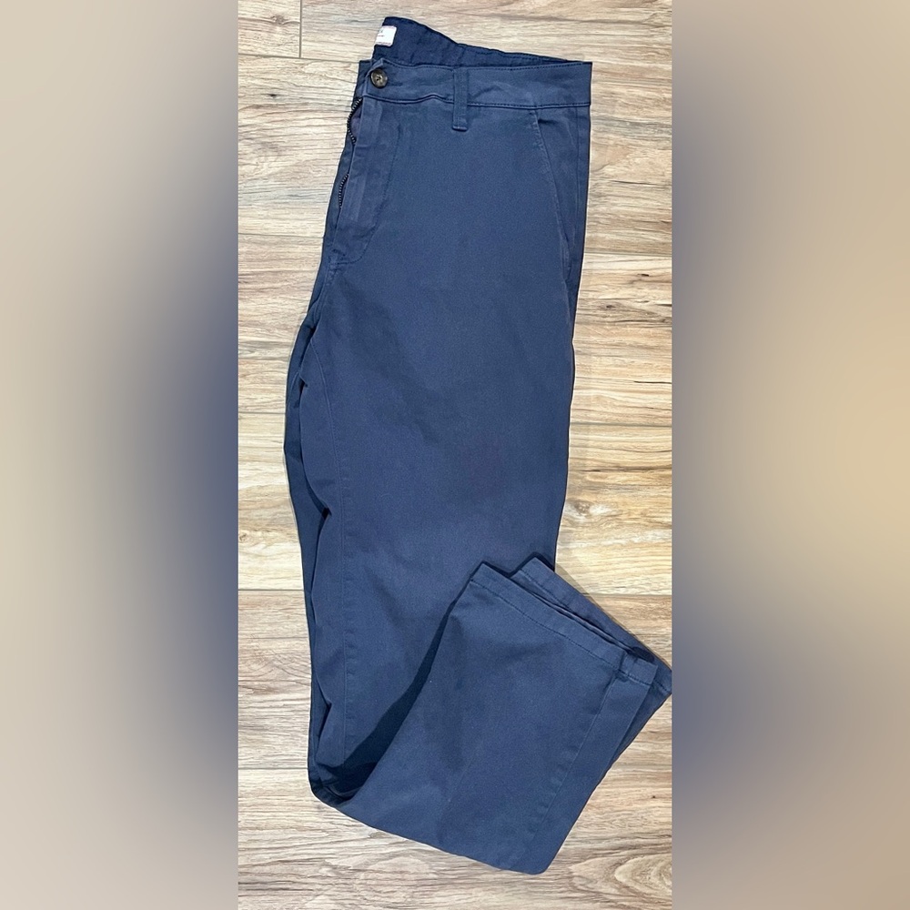 Flag & Anthem Navy khakis
34x34